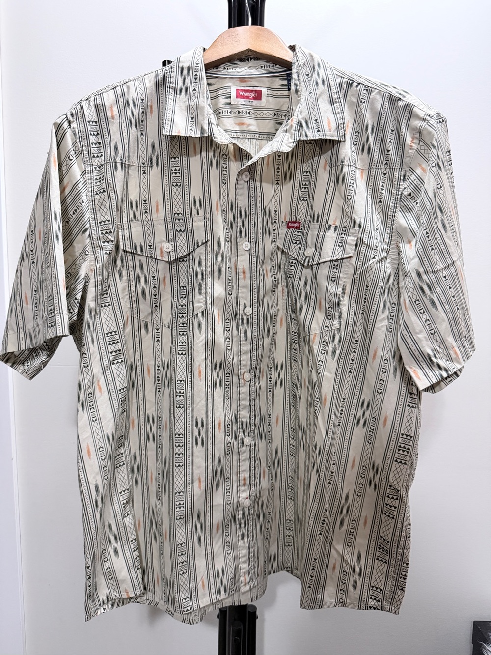 Wrangler Cream and Black Striped Pattern Short-Sleeve Button-Up